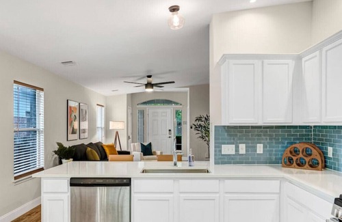 Olympic Heights House | Cozy Home away from Home | Quiet Office, King Bed