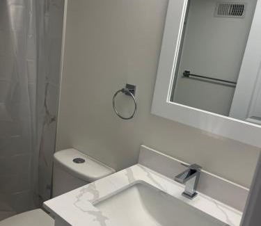Ajax Apartment | Cozy Home away in Ajax 2 BR 1 bath 4 guests