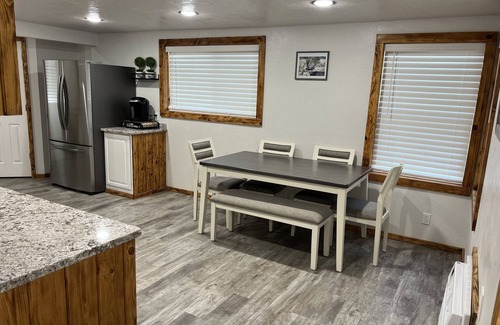 Glendale House | Cozy Home Between Zion & Bryce Canyon