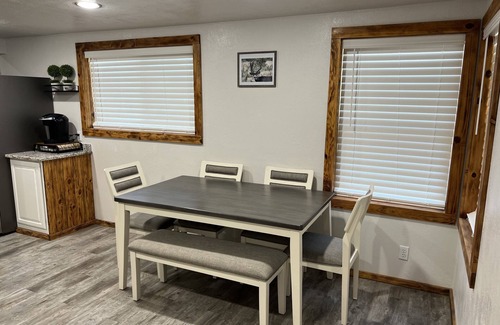 Glendale House | Cozy Home Between Zion & Bryce Canyon