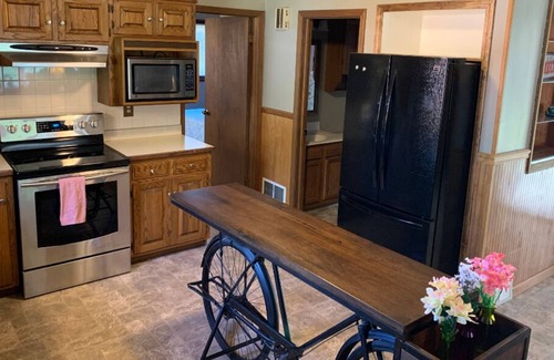 Jefferson City House | Cozy home, Centrally Located!