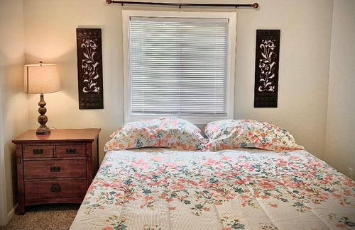 Jefferson City House | Cozy home, Centrally Located!
