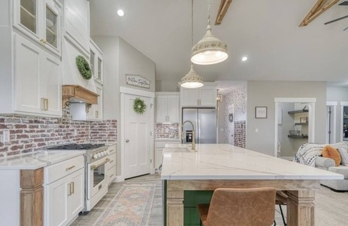 Rigby House | Cozy home centrally located to some of the nations most iconic landscapes.