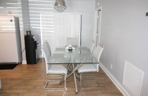 Pelican Apartment | Cozy Home-Close to downtown and Beaches