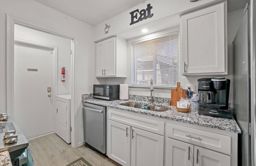 Northeast El Paso House | Cozy home close to Fort Bliss, Painted Dunes, US-54 & Loop 375 - Trans Mountain