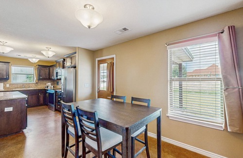 Kingsland House | Cozy home, close to LBJ with full kitchen, living room, patio and WIFI