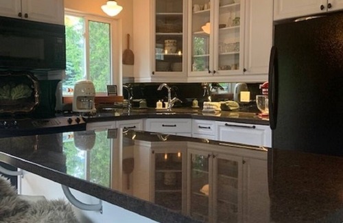 Colling Woodlands House | Cozy Home Close to Osler Bluff Ski Club