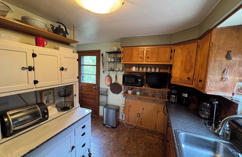 Plum House | Cozy home close to Pittsburgh