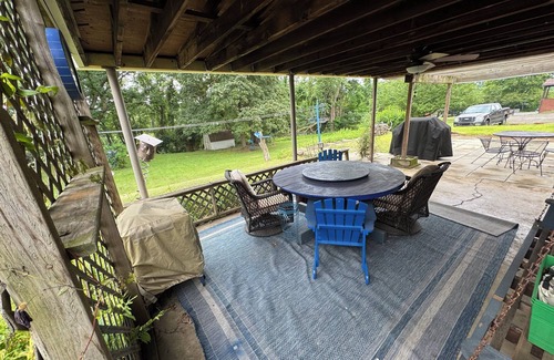 Plum House | Cozy home close to Pittsburgh
