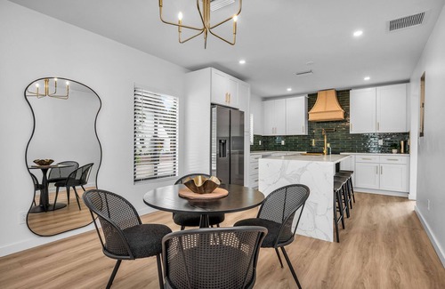Victoria Park House | Cozy Home, Close to Downtown, Beach & Las Olas