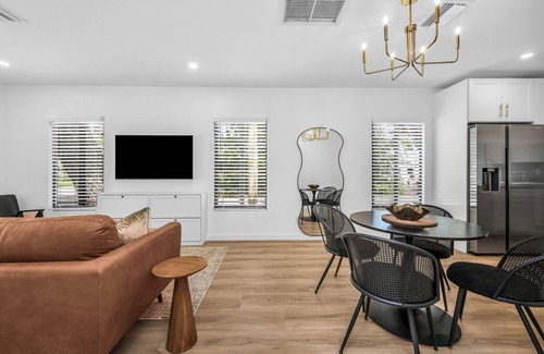 Victoria Park House | Cozy Home, Close to Downtown, Beach & Las Olas