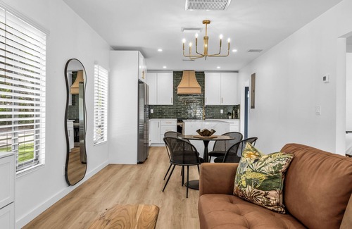 Victoria Park House | Cozy Home, Close to Downtown, Beach & Las Olas