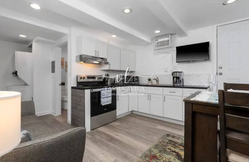 Liliha - Kapalama House | Cozy Home Downtown, 2 Bed 1 Bath - Free Parking
