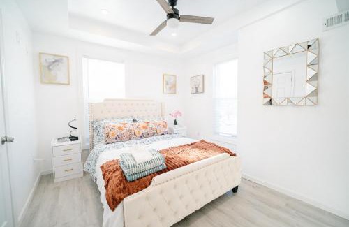 Washington House | Cozy Home Driveway Parking Close to Metro!