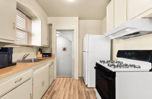 Lincoln Park House | Cozy Home Fenced Yard Pets Welcome Great Location