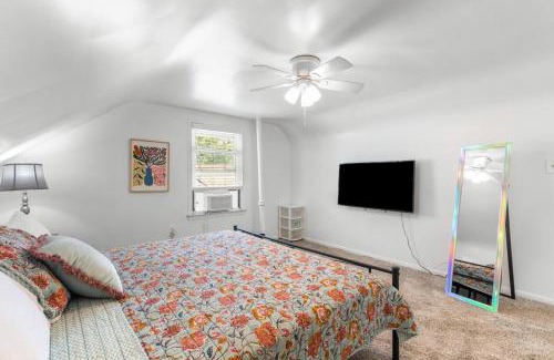 Lincoln Park House | Cozy Home Fenced Yard Pets Welcome Great Location