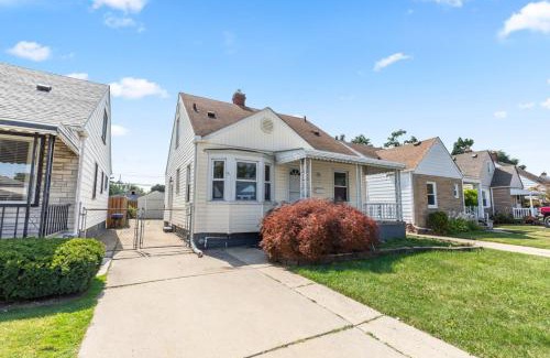 Lincoln Park House | Cozy Home Fenced Yard Pets Welcome Great Location