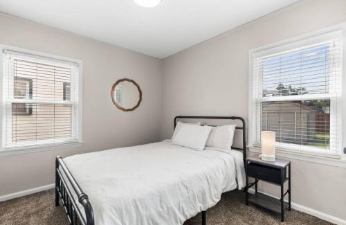 Lincoln Park House | Cozy Home Fenced Yard Pets Welcome Great Location