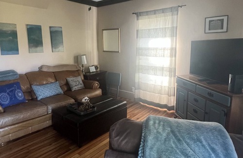 Damascus House | Cozy Home for Any Getaway