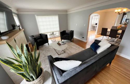 Beaverton House | Cozy Home for Family & Friends Gathering