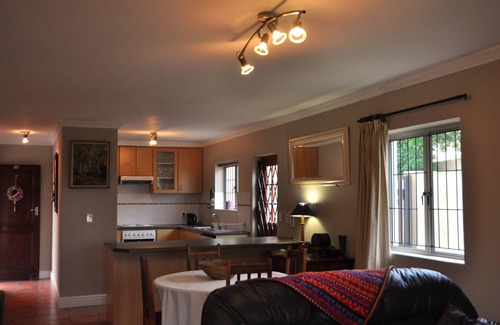 Eikenbosch House | Cozy Home | Free Parking + WIFI | Terrace BBQ & Mountain Views