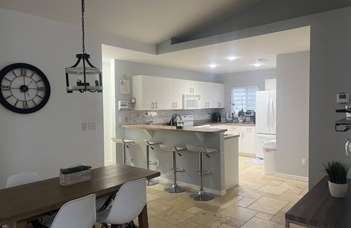 Mariner House | Cozy Home, Heated Pool, 3 bedrooms, 5 beds Family friendly!