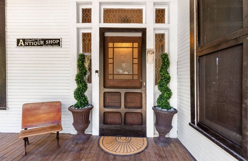 Waco House | Cozy Home & Hot Tub 6 minutes to BU and Magnolia