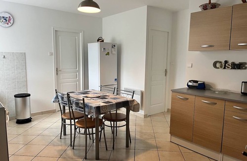 LʼAiguillon-sur-Mer House | Cozy Home in Tranquil Area, Near Beach & Shops, L'Aiguillon sur Mer