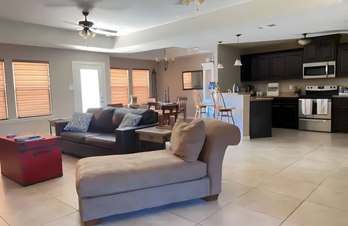 Amistad National Recreational Area House | Cozy home in airport area