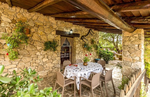 Algatocin House | Cozy home in Algatocin with kitchenette