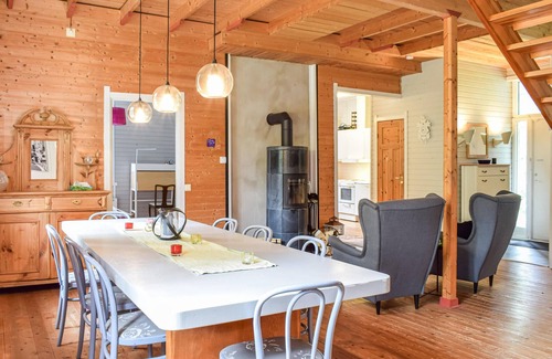 Asarum House | Cozy home in Asarum with WiFi