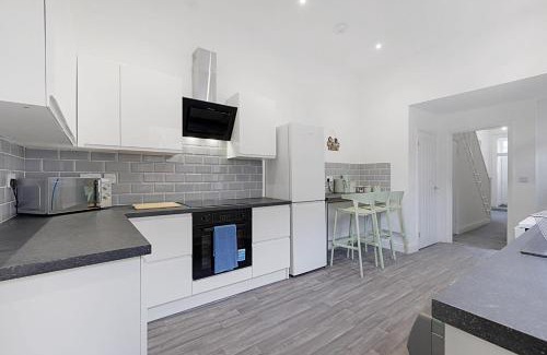 Sunderland Apartment | Cozy Home in Avenue Terrace, Sleeps 8