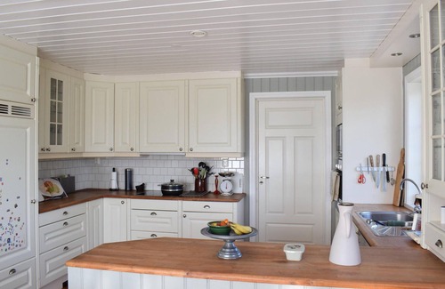 Austevoll House | Cozy home in Bakkasund with kitchen