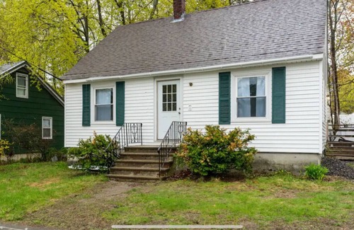 Little City House | Cozy home in Bangor Maine