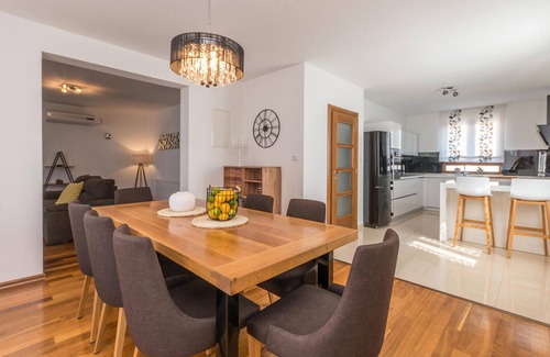 Biograd na Moru House | Cozy home in Biograd na Moru with sauna
