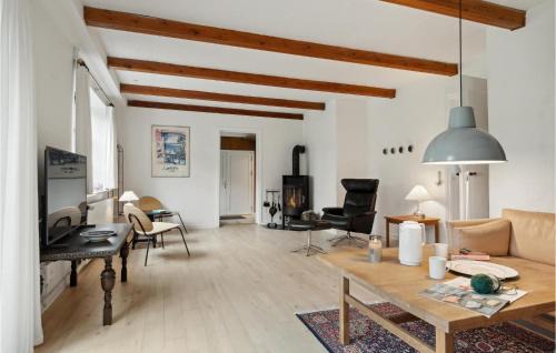 Brovst House | Cozy Home In Brovst With Kitchen