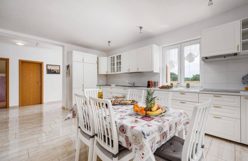 Bibali House | Cozy home in Buje with WiFi