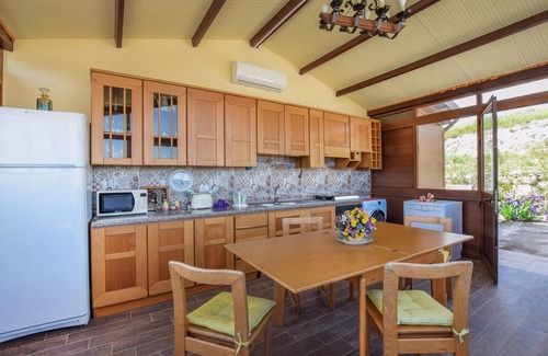 Caccamo House | Cozy home in Caccamo with kitchenette