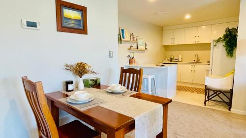 Silverdale House | Cozy Home in Central Millwater