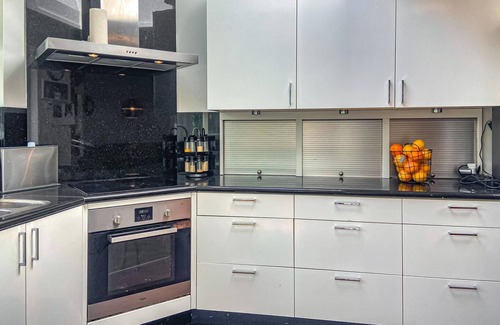 Leidschenveen-Ypenburg House | Cozy home in Den Haag with WiFi