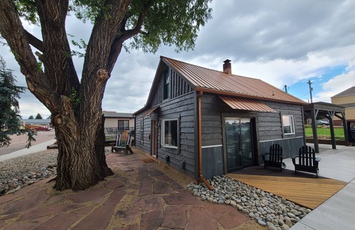 Monument House | Cozy home in downtown Monument built in the 1930's
