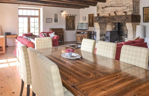 Eglise-Neuve-d'Issac House | Cozy Home In Eglise Neuve Dissac