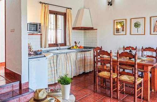 Estepa House | Cozy home in Estepa with kitchen