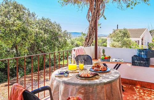 Estepa House | Cozy Home In Estepa With Kitchen