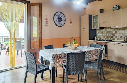 Gaggi House | Cozy home in Gaggi with jacuzzi