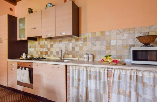 Gaggi House | Cozy home in Gaggi with jacuzzi