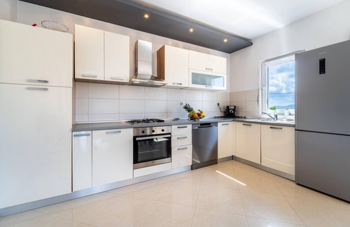 Sveti Filip i Jakov House | Cozy home in Glavica with kitchen