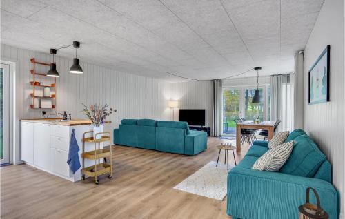 Fjellerup House | Cozy Home In Glesborg With Wifi