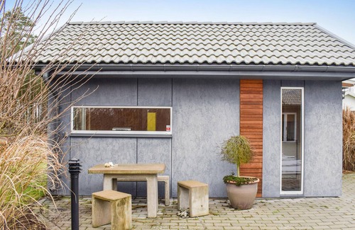 Kolboda House | Cozy home in Hagby with kitchen