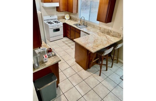 Hesperia House | Cozy home in Hesperia, 26 mi from Wrightwood